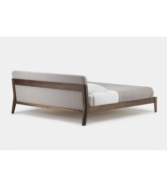 Capo Simple Solid Wood Bed